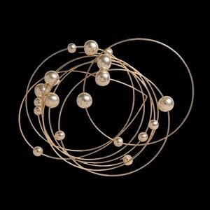 BOUTIQUE Set Of 7 Cool Gold Wire Bangle Bracelets w Pearls R $98